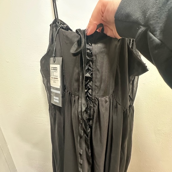 Elegant Black Lace Dress - Picture 2 of 6